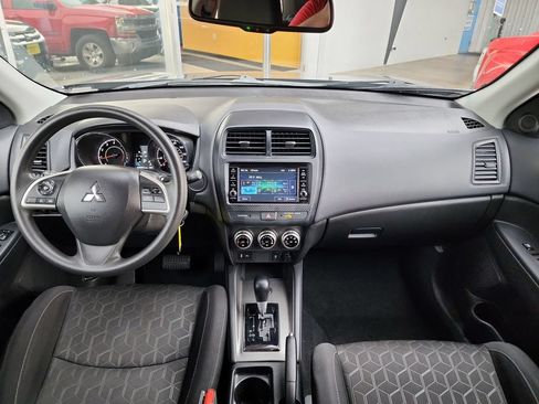 Used 2025 Mitsubishi Outlander Sport ES AWD/4WD image 16