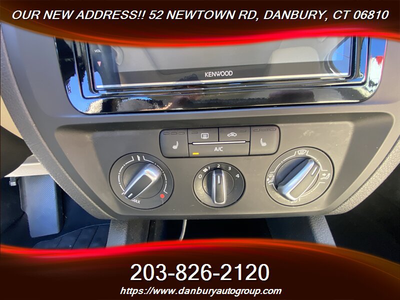 Used 2017 Volkswagen Jetta SE FWD image 13
