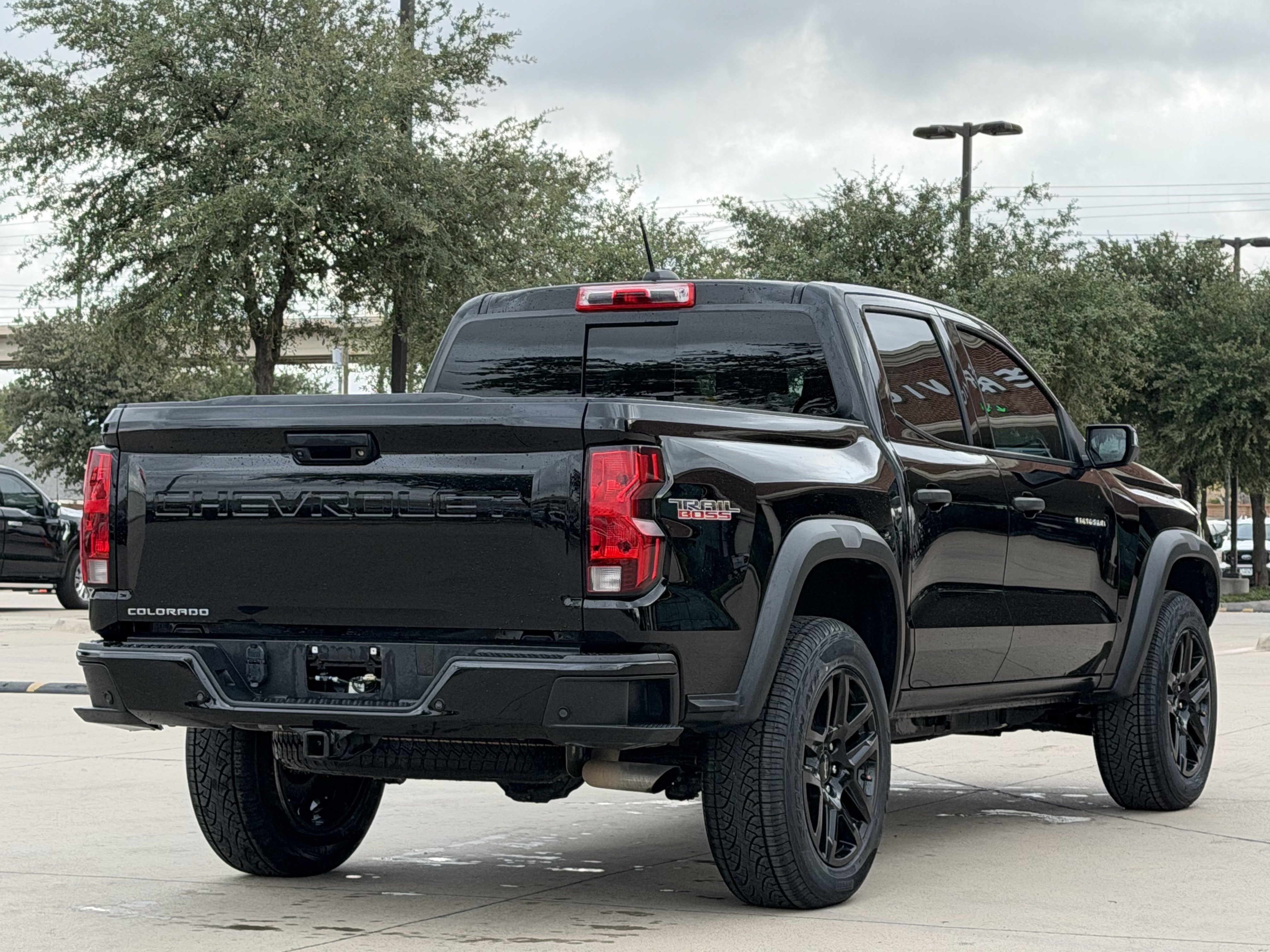 Used 2025 Chevrolet Colorado Trail Boss AWD/4WD image 4