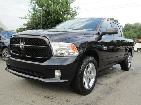 Used 2017 RAM 1500 Express AWD/4WD image 3