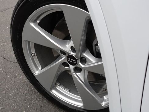 New 2025 Audi Q5 Prestige image 11