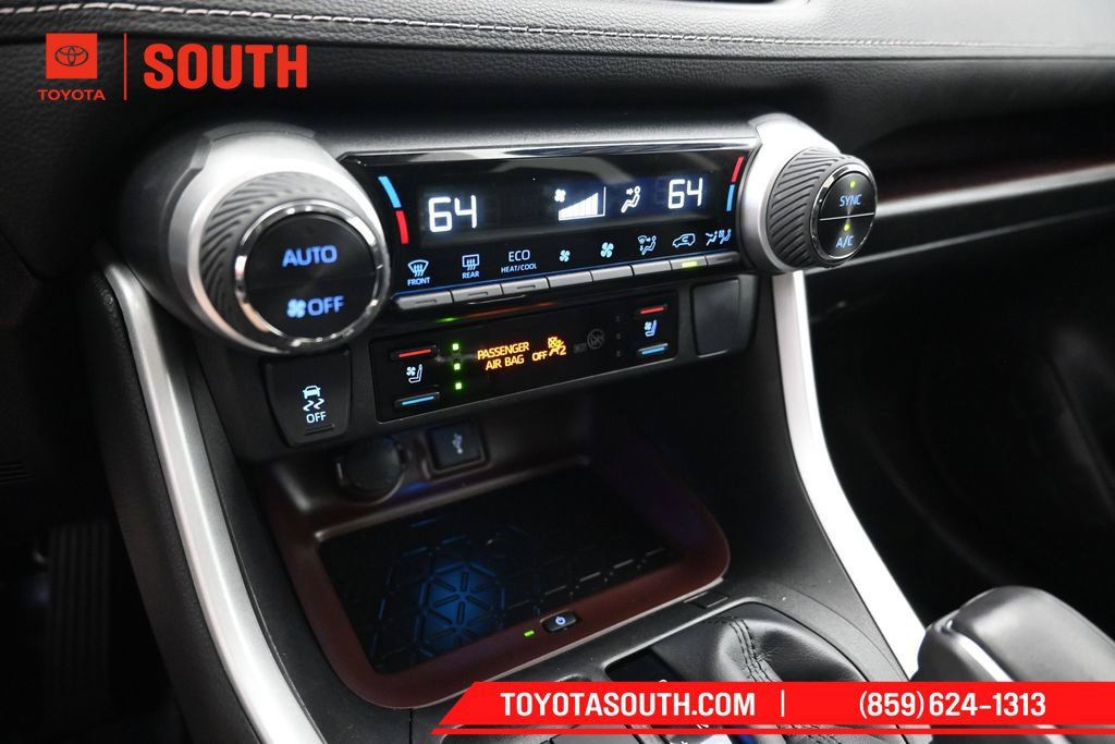 Used 2022 Toyota RAV4 Limited AWD/4WD image 18