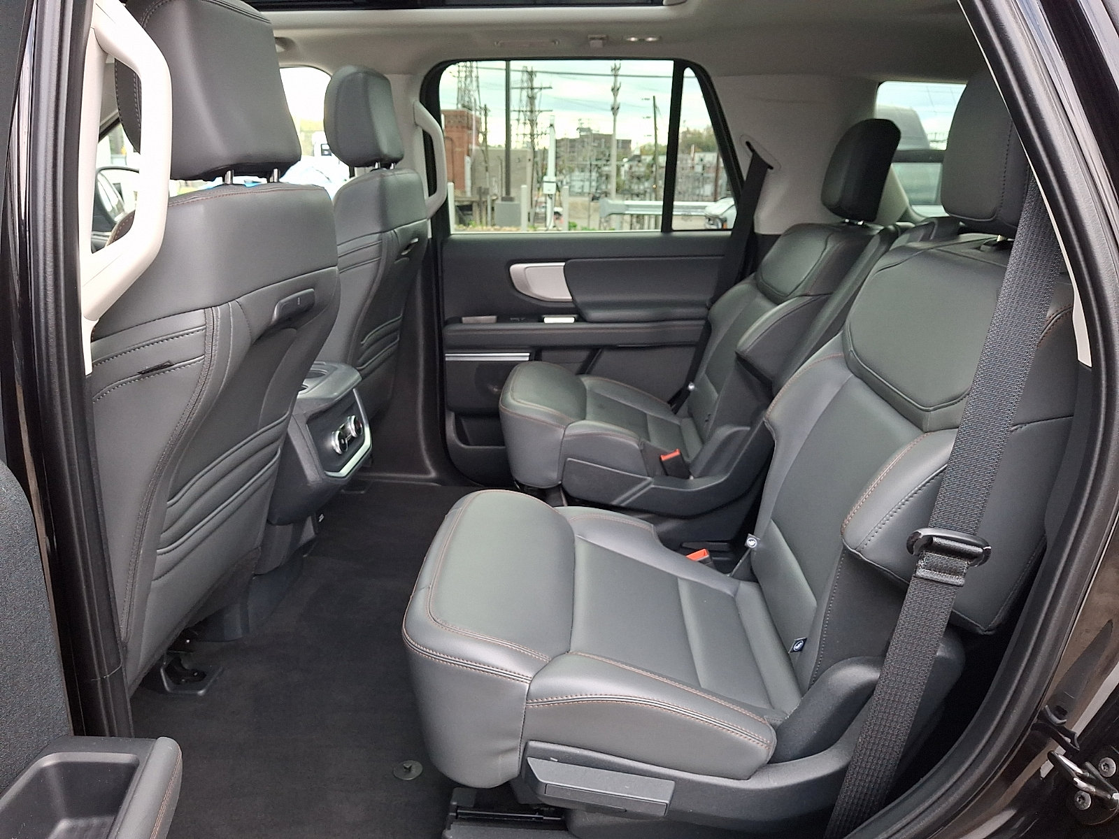 Used 2025 Ford Expedition Active AWD/4WD image 10