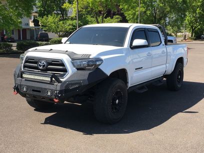 Used 2016 Toyota Tacoma SR5 w/ SR5 Appearance Package (SN)