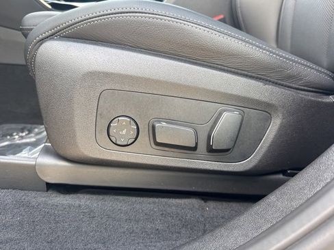 Used 2025 BMW X4 xDrive30i image 9