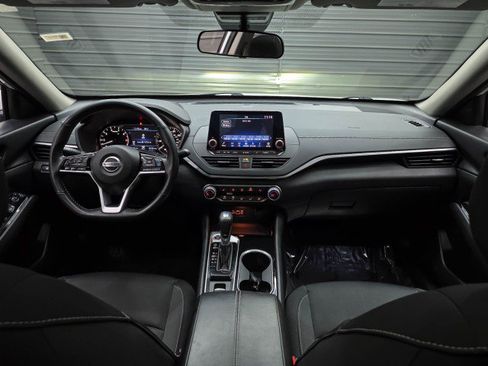 Used 2022 Nissan Altima 2.5 SV w/ SV Premium Package FWD image 11
