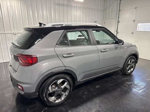 Used 2022 Hyundai Venue Limited FWD image 6