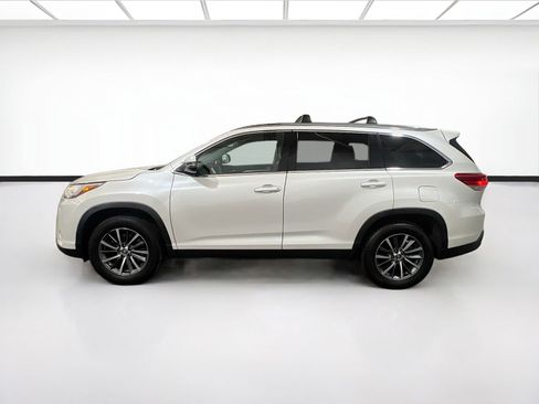 Used 2019 Toyota Highlander XLE FWD image 23