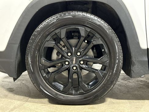 Used 2022 GMC Terrain SLT w/ Infotainment Package II FWD image 26