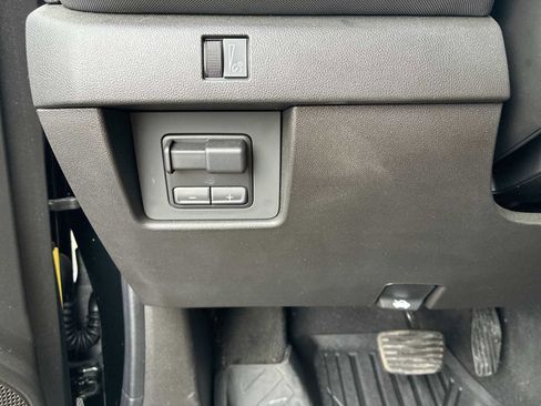 Certified 2025 Chevrolet Colorado Z71 w/ Midnight Edition image 18