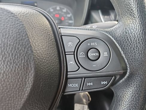 Used 2025 Toyota Corolla LE FWD image 29