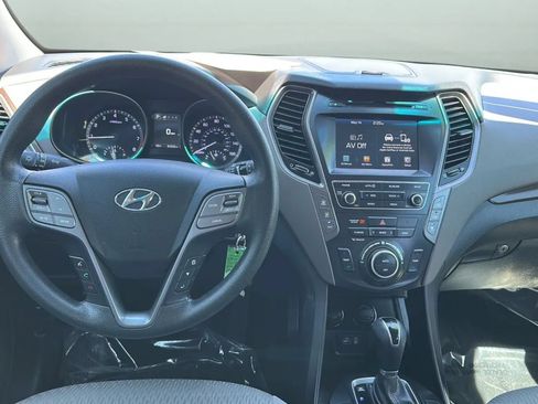 Used 2018 Hyundai Santa Fe SE FWD image 11