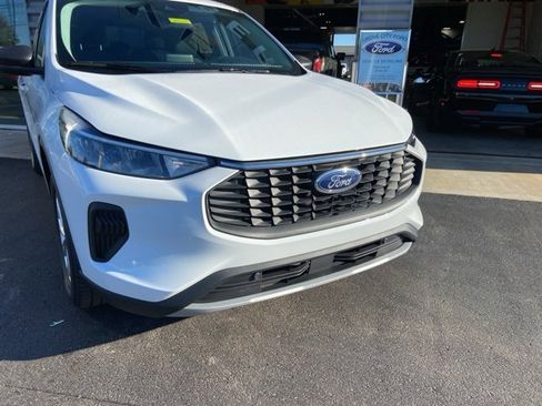 Used 2023 Ford Escape Active image 5