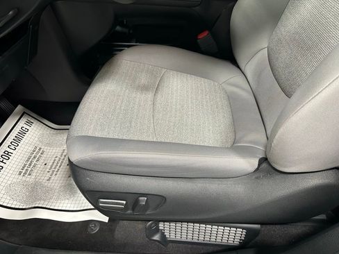 Used 2025 Toyota Sienna LE image 13