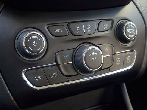 Used 2022 Jeep Cherokee Latitude image 25