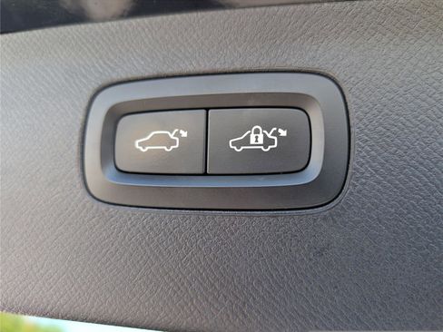 Used 2016 Volvo XC90 T8 Momentum w/ Vision Package image 14