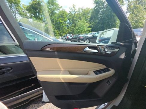 Used 2018 Mercedes-Benz GLS 450 4MATIC w/ Premium Package image 9