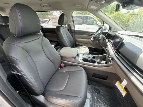 New 2026 Kia Carnival EX FWD image 25