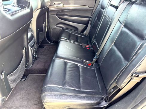 Used 2017 Jeep Grand Cherokee Limited image 17