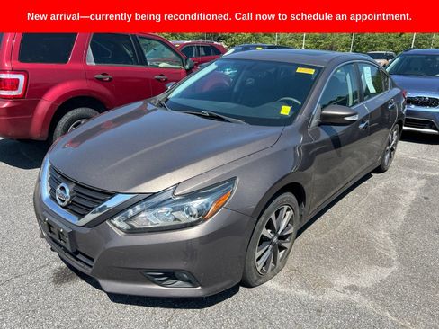 Used 2016 Nissan Altima 2.5 SL w/ 2.5 Technology w/LED Package FWD image 3