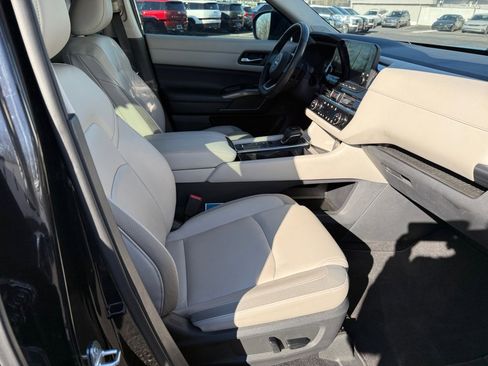 Used 2022 Nissan Pathfinder SL w/ SL Premium Package image 31