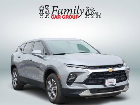 Used 2024 Chevrolet Blazer LT image 2