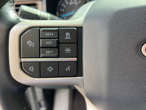 Used 2022 Ford Expedition Limited image 13