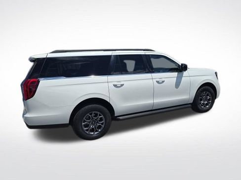Used 2025 Ford Expedition Max Active RWD image 3
