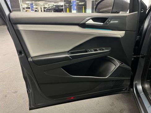 Used 2022 Volkswagen Taos SEL w/ Panoramic Sunroof Package AWD/4WD image 19
