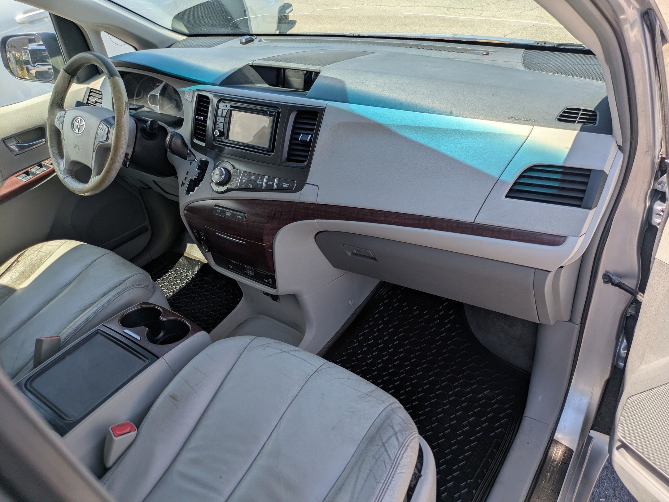 Used 2012 Toyota Sienna XLE w/ Entertainment Pkg FWD image 35
