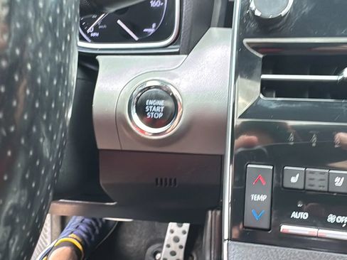 Used 2019 Toyota Avalon Touring image 19