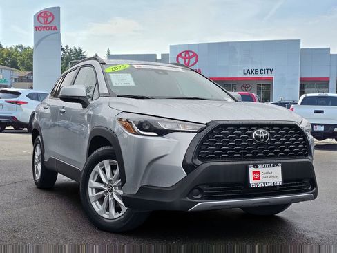 Certified 2022 Toyota Corolla Cross LE image 1
