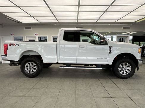 Used 2017 Ford F350 XLT w/ XLT Premium Package AWD/4WD image 4