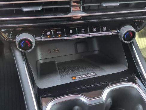 New 2026 Chevrolet Traverse LT w/ Driver Confidence Package FWD image 25