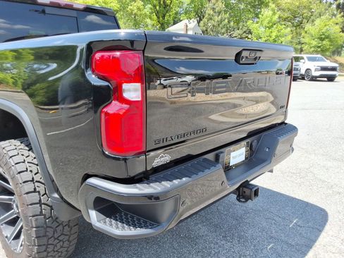 Used 2022 Chevrolet Silverado 2500 LTZ w/ LTZ Plus Package AWD/4WD image 14