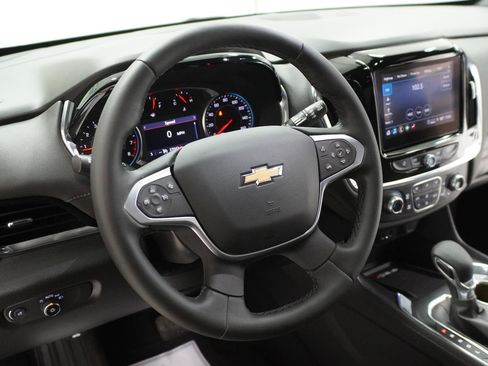 Used 2023 Chevrolet Traverse LT FWD image 7