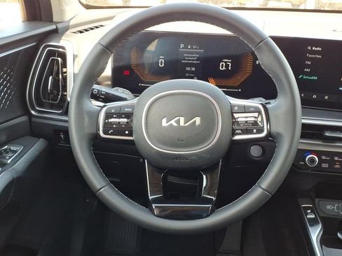 Used 2025 Kia Sorento S w/ Panoramic Sunroof Package FWD image 17