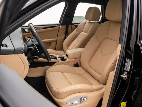 Certified 2026 Porsche Macan S AWD/4WD image 5