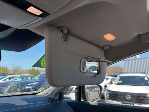 Used 2025 Nissan Murano SL image 9