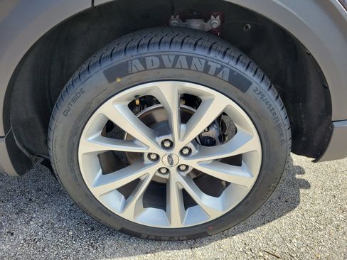 Used 2023 Ford Explorer Platinum w/ Technology Package AWD/4WD image 35
