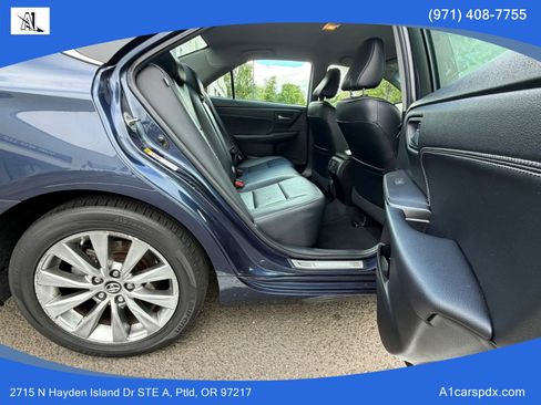 Used 2017 Toyota Camry XLE FWD image 16