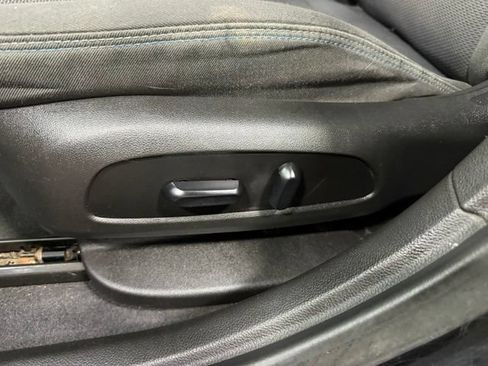 Used 2018 Chevrolet Cruze LT w/ Convenience Package FWD image 19