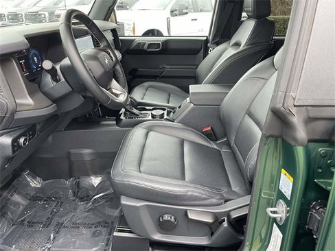 Used 2025 Ford Bronco Badlands image 10