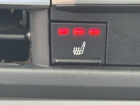 Used 2025 Toyota Sienna XLE FWD image 29