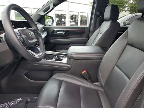 Used 2025 Chevrolet Tahoe Z71 AWD/4WD image 16