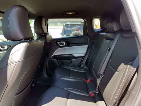 Used 2025 Jeep Compass Limited AWD/4WD image 13