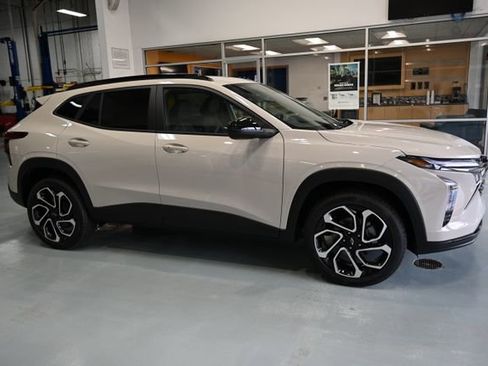New 2026 Chevrolet Trax RS FWD image 4