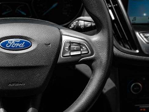 Used 2019 Ford Escape SE image 16