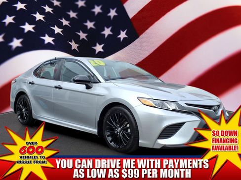 Used 2020 Toyota Camry SE FWD image 1