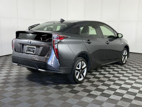 Used 2018 Toyota Prius Three Touring FWD image 9